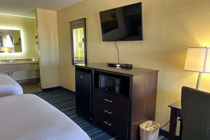Days Inn by Wyndham Holbrook