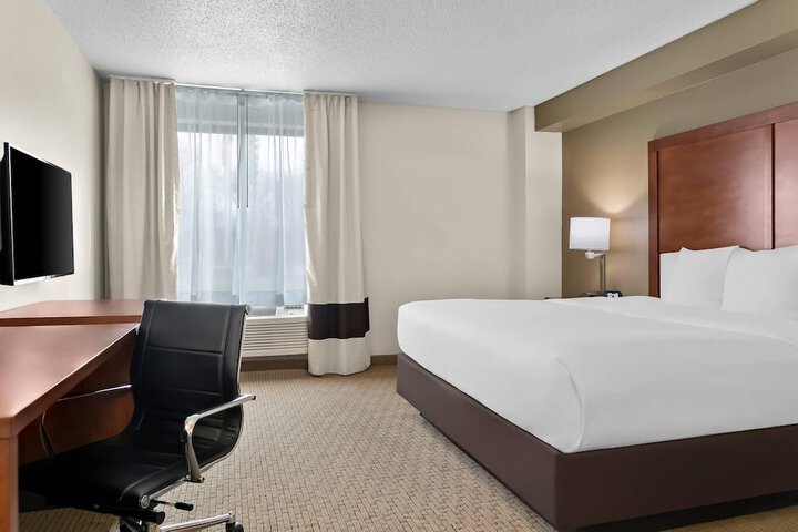 Comfort Inn & Suites Taylor - Detroit