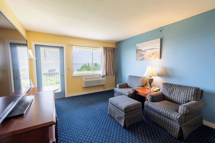 Room 151 of 199