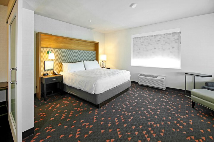 Room 83 of 155
