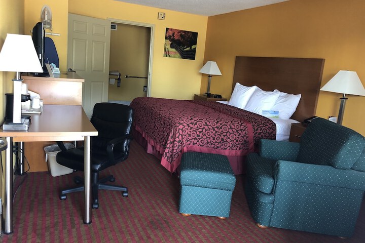 Days Inn by Wyndham Franklin