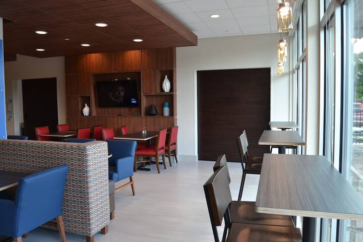 Holiday Inn Express & Suites Goodlettsville N - Nashville by IHG
