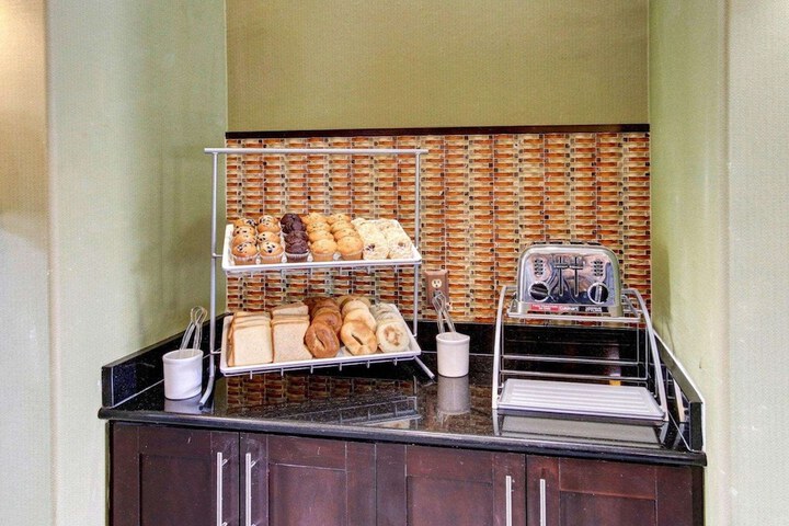 Breakfast/Coffee Service 30 of 37