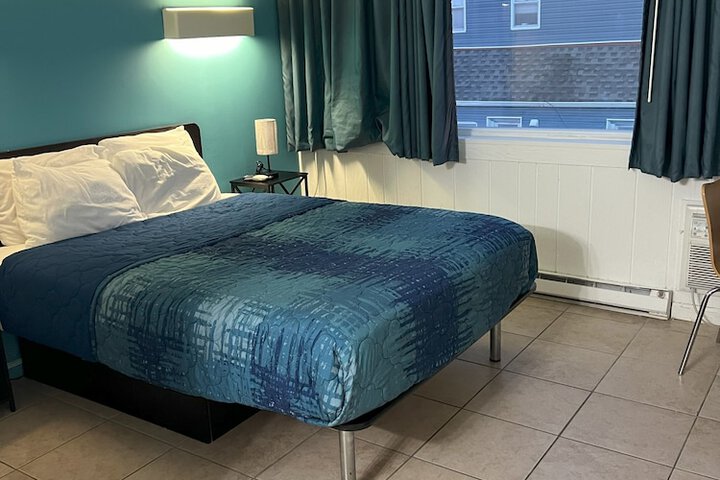 Room 13 of 38