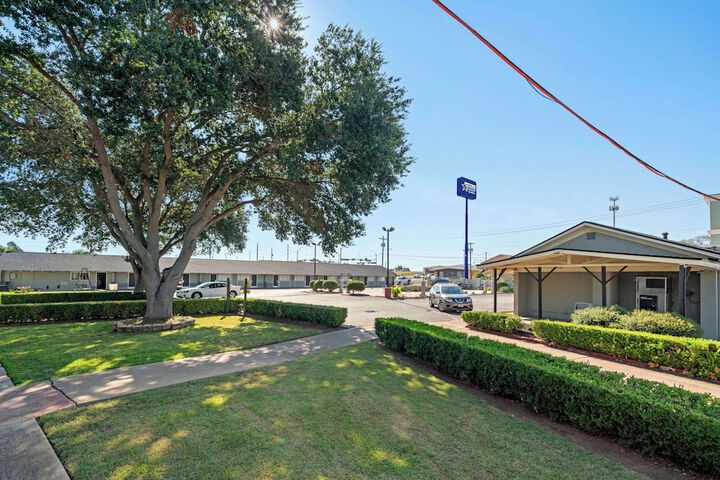 Americas Best Value Inn & Suites Brenham