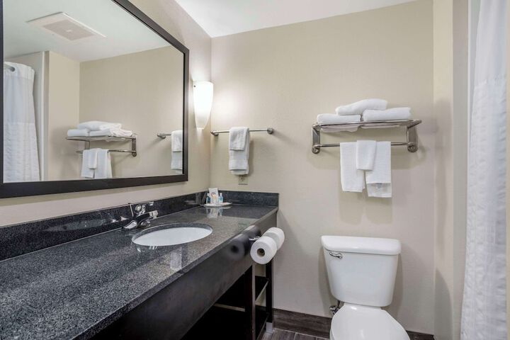 Room 10 of 32