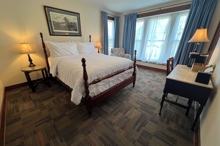 Charleston House Bed & Breakfast Inn