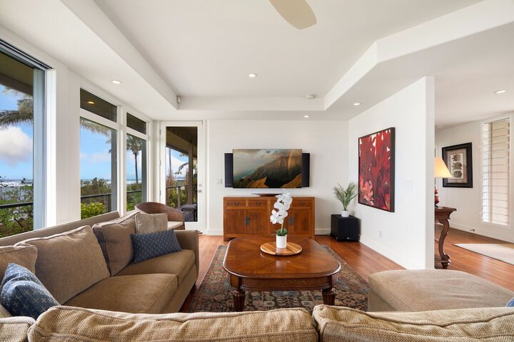 King Hale 4 Bedroom Home by RedAwning