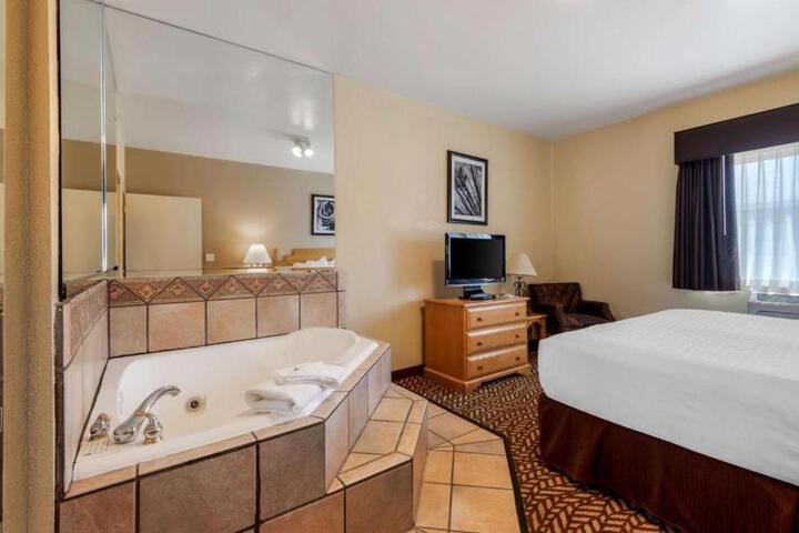 Turquoise Inn and Suites Cortez near Mesa Verde
