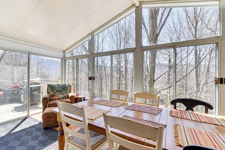 Jeffersonville Home w / Deck Near Hiking & Climbing
