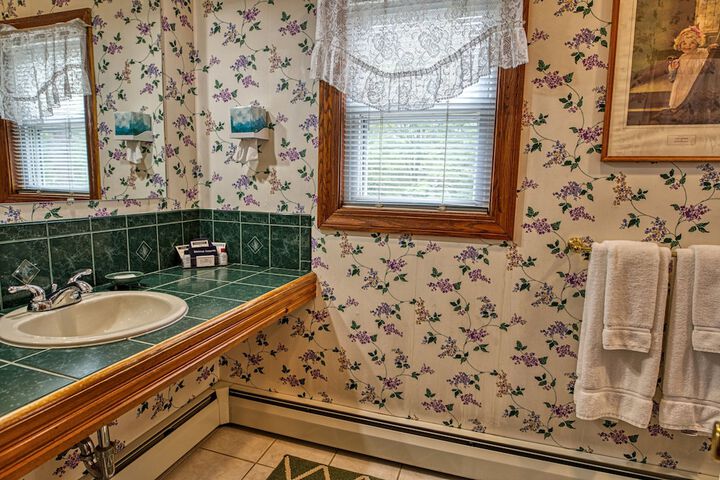 Rockwell Falls Inn and Wine Bar