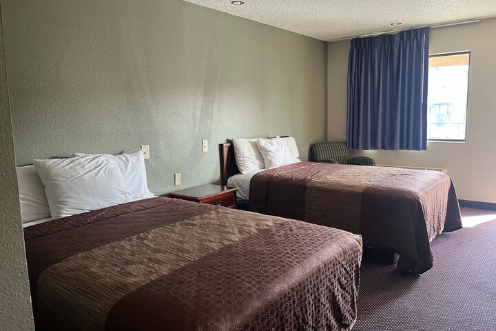 Room 10 of 20