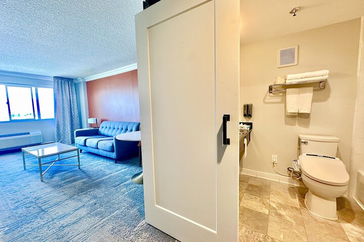 Room 104 of 168