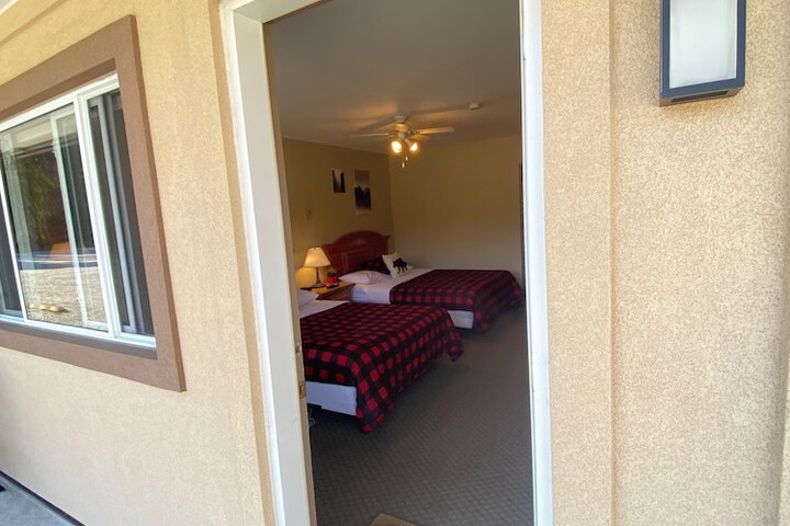 Parkway Motel