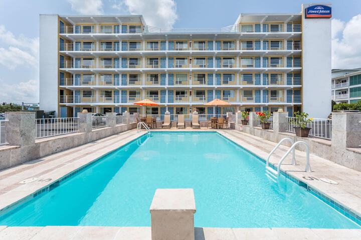 Howard Johnson by Wyndham Virginia Beach at the Beach