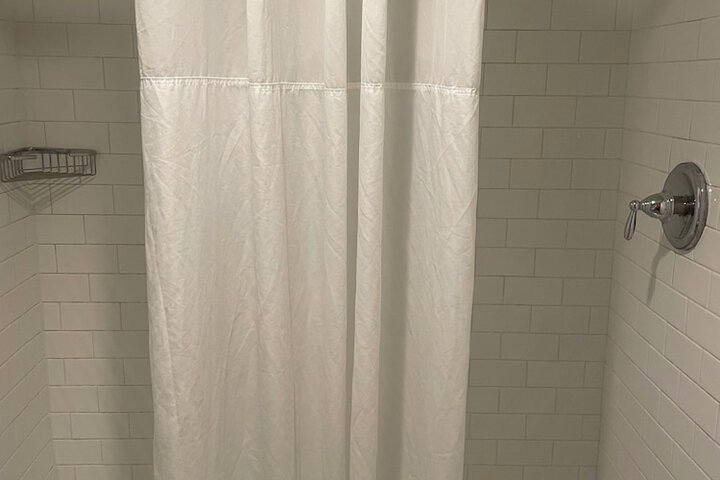 Room 27 of 70