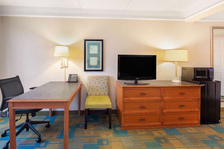 La Quinta Inn & Suites by Wyndham Ft. Lauderdale Plantation