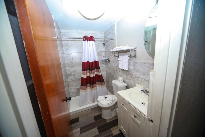 Room 9 of 28