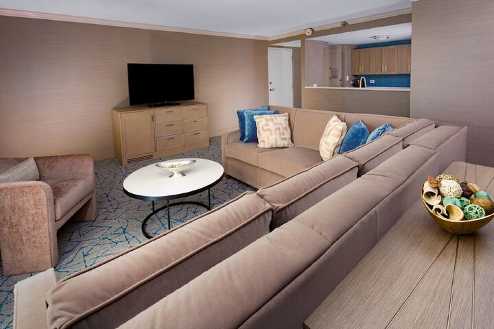 DoubleTree by Hilton Chicago - North Shore Conference Center