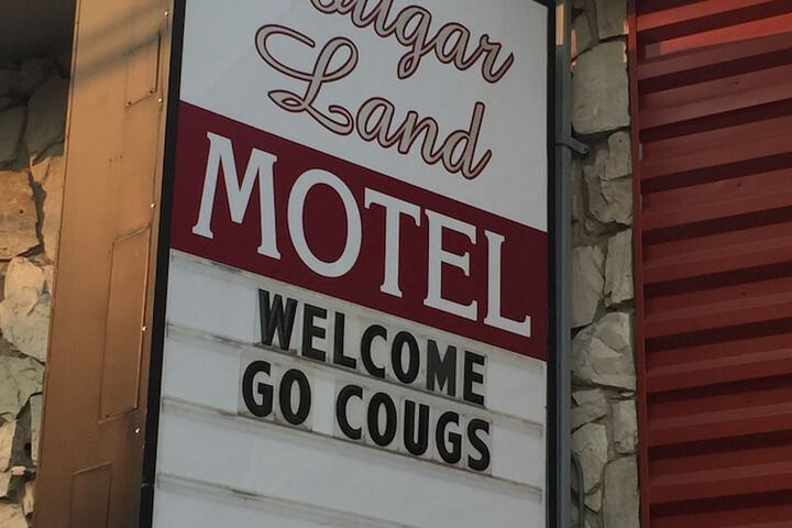 Cougar Land Motel
