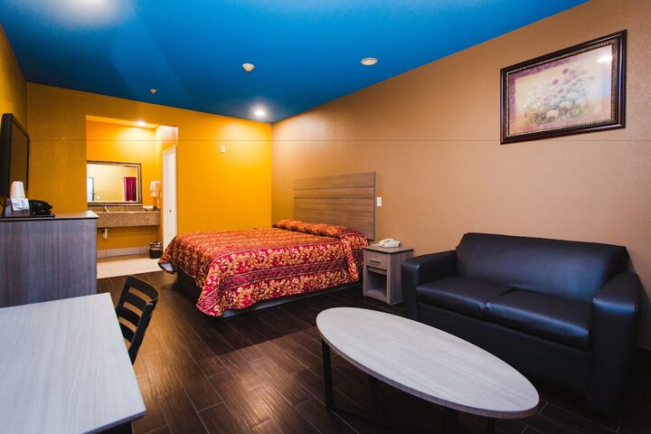 Room 15 of 38
