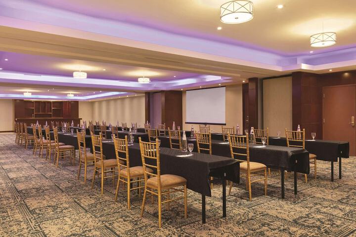Radisson Hotel Toronto Airport West