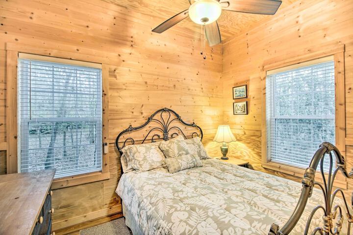 Secluded Santee River Island Retreat w / Dock!