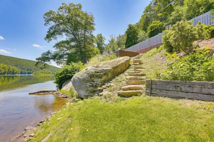 Delaware River Access: Peaceful Farm Retreat!