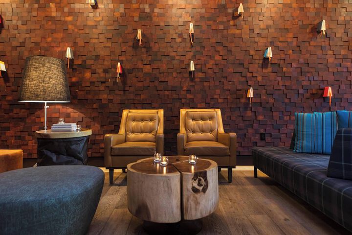 Lounge 59 of 68