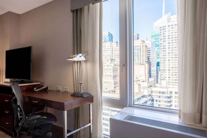 Room 32 of 59