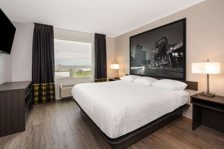 Room 34 of 77