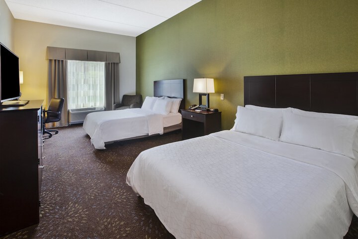 Holiday Inn Express & Suites Geneva Finger Lakes by IHG