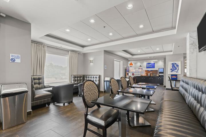 Holiday Inn Express & Suites Gonzales by IHG