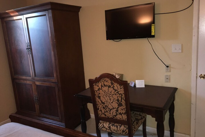Room 33 of 38