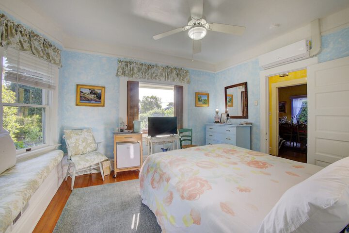 Room 121 of 156