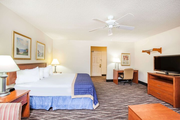 Room 5 of 19