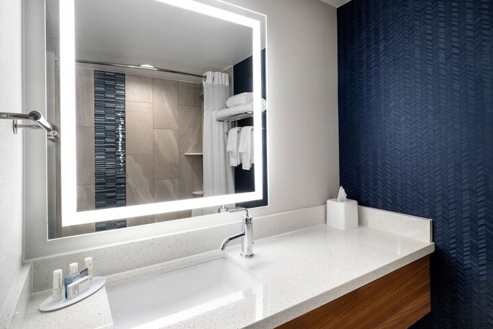 Room 15 of 24