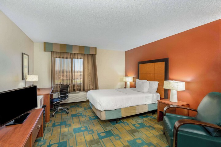 Room 8 of 25