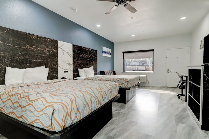 Room 10 of 52