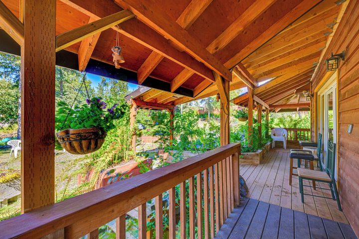 Cozy Kenai Abode w / Private Deck: 5 Mi to Ocean!