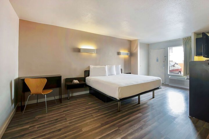 Room 13 of 28