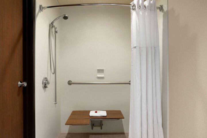 Room 6 of 25
