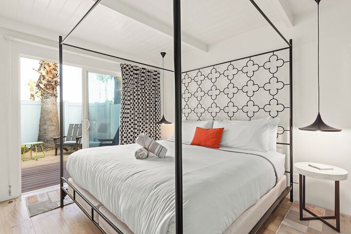 Room 11 of 28