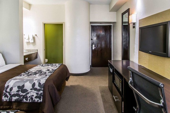 Room 18 of 42