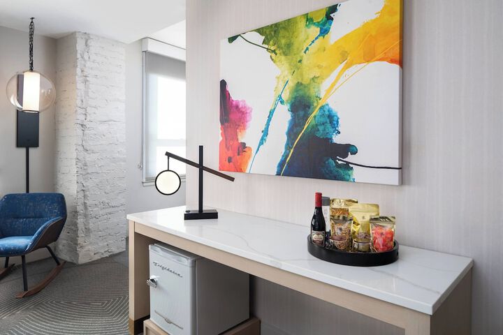 Glass Light Hotel & Gallery Autograph Collection