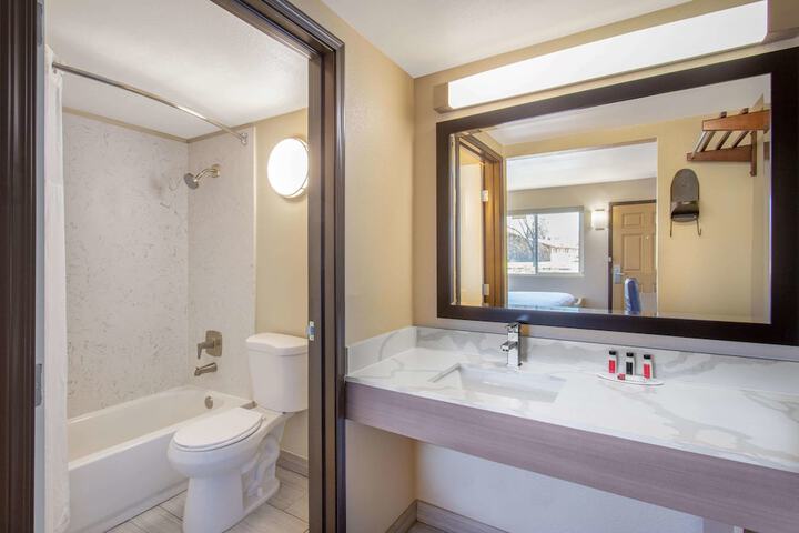 Room 8 of 16