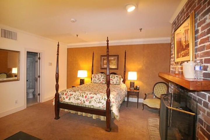 Room 10 of 170