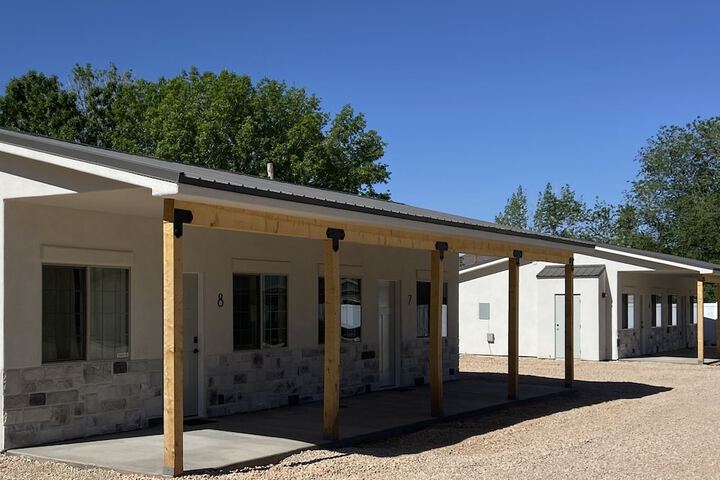 Hurricane Hideaway Lodging