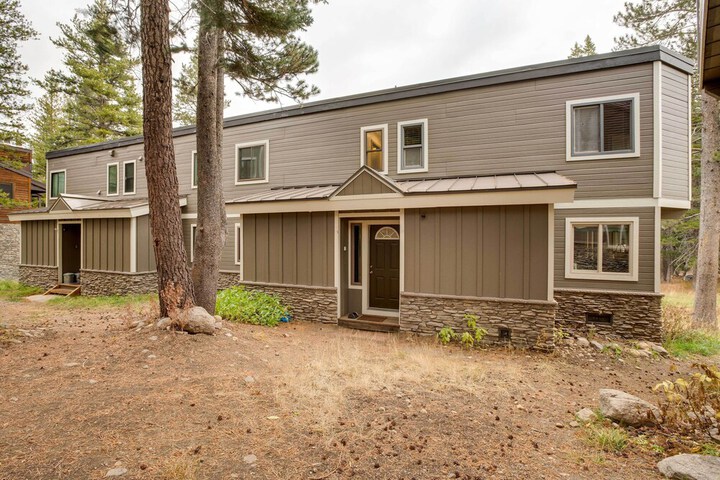 Mountain Condo w / Fireplace in Kirkwood Ski Resort