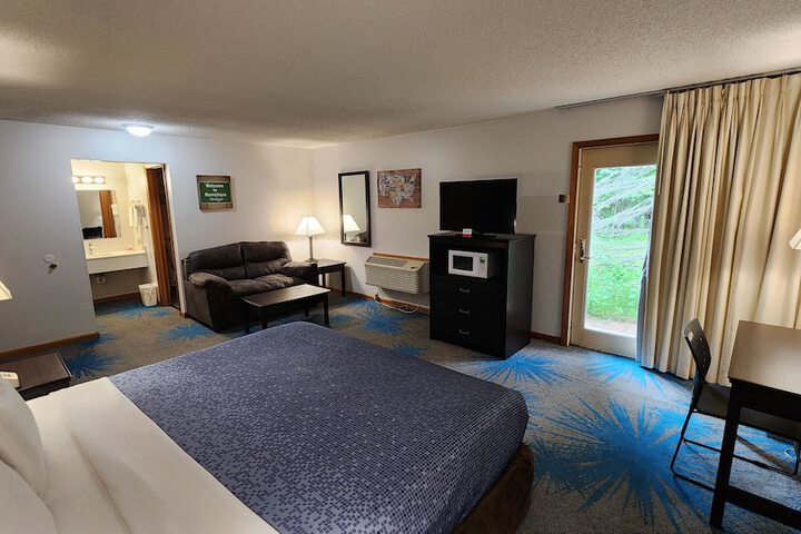 Room 42 of 80